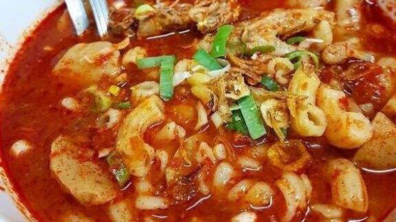 Waspada! Ini Bahaya yang Mengintai Sering Makan Seblak, Ngeri Banget Ih
