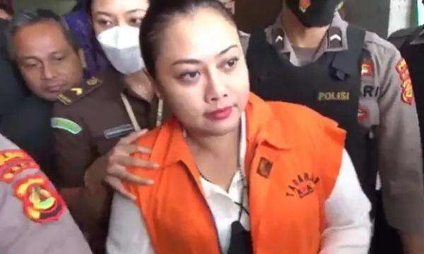 Akhirnya Mantan Bupati Cantik Ini Mendekam Dijerusi Besi Selama 4 Tahun