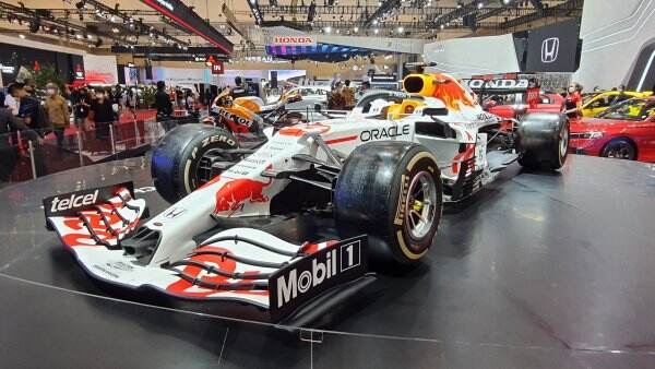 Mobil Juara Dunia F1 2021 RB16B, Melantai di GIIAS 2022 Pakai Livery Spesial