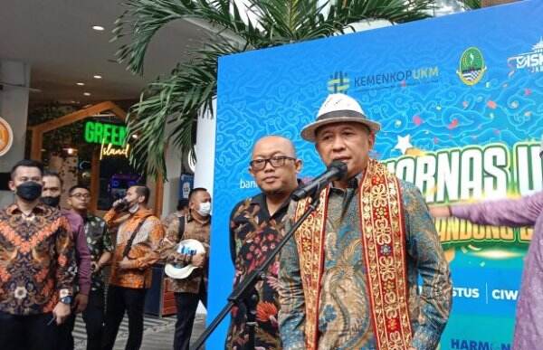 Hadapi Stagflasi, Menteri Teten Ajak Masyarakat Beli Produk Lokal