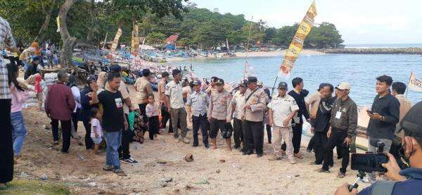 Hajat Laut di Kawasan Pantai Rancabuaya Dimeriahkan Berbagai Kegiatan