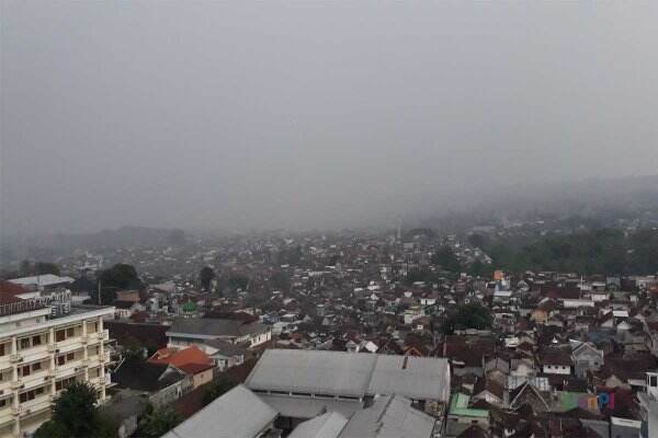 Cuaca Jatim Hari ini, Waspada Hujan Sejak Pagi Hari
