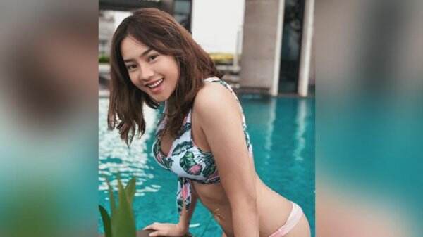 Berbusana Minimalis di Pantai, Tubuh Langsing Aduhai Anya Geraldine Gak Ada Obat