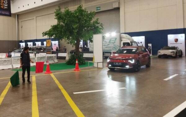 Test Drive Mobil Listrik di GIIAS 2022 Diserbu Pengunjung, Catat Ketentuan dan Jamnya!