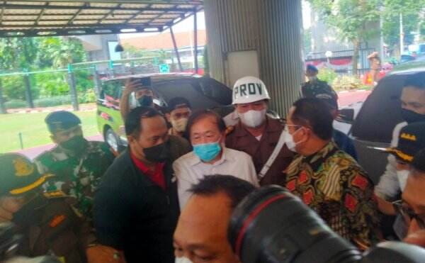 Tersangka Korupsi Rp78 Triliun Surya Darmadi Tiba di Kejagung, Ini Penampakannya