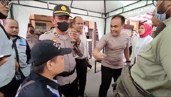 Istri Terpegang Wartawan karena Jatuh, Perwira Polisi Ngamuk hingga Lepas Baju