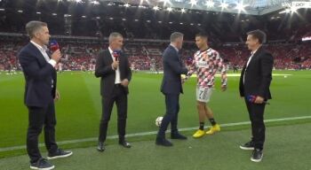 Cristiano Ronaldo Permalukan Jamie Carragher di Old Trafford, Fans Liverpool Nyeseknya Double!
