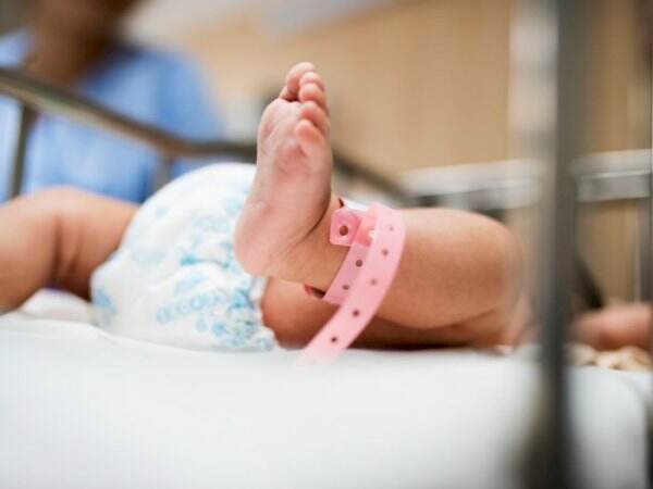 Heboh Wanita 70 Tahun Melahirkan Anak Pertama, Yuk Kenali Bahayanya bagi Ibu dan Bayi