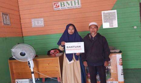 BMH Salurkan Bantuan Biaya Pendidikan Anak Dai