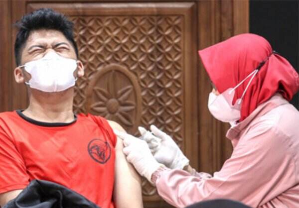 Baru 33 Persen Nakes di Surabaya Suntik Booster Kedua
