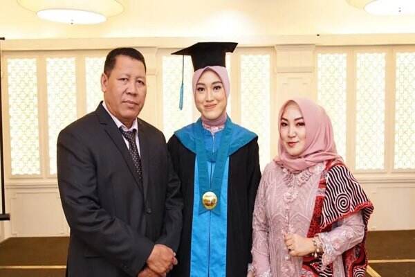 Hebat, Mahasiswa Kedokteran ini Jadi Wisudawan Termuda Unisba