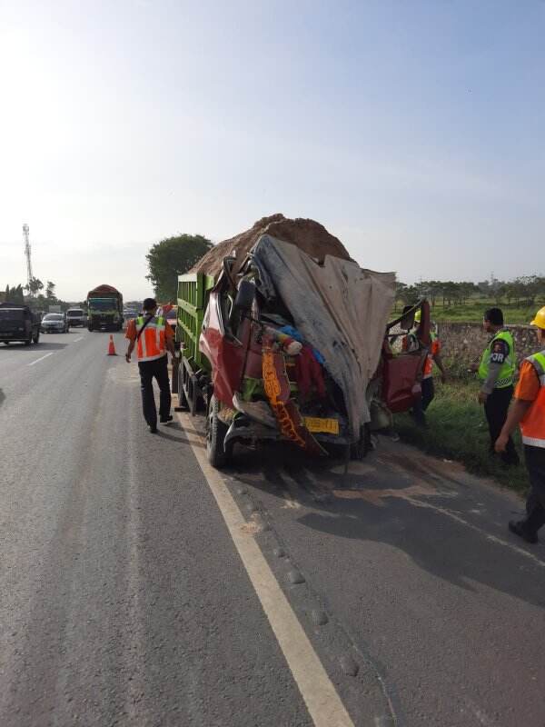 Dua Truk Kecelakaan di Tol Tangerang Merak, 1 Orang Luka-luka