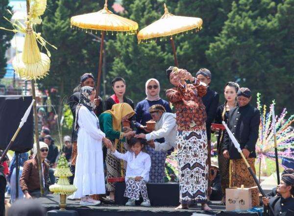 Permintaan Unik Anak Rambut Gimbal Dieng, Mulai dari Minta Anak Bebek hingga Dicukur Ganjar