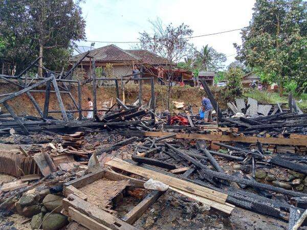 Astaga! Rumah di Leuwidamar Lebak Terbakar hingga Rata dengan Tanah