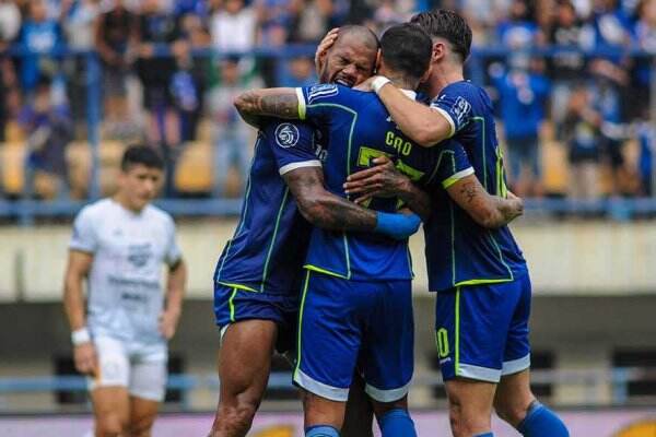 Debut Manis Luis Milla Bersama Persib