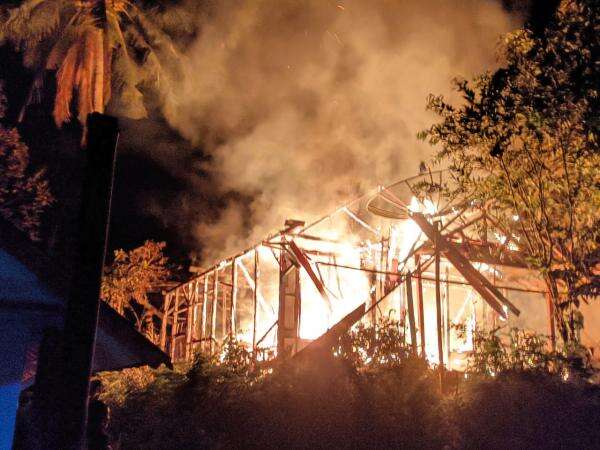 Sijago Merah Hanguskan Rumah Beserta Isinya di Singajaya