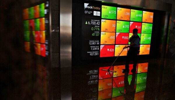 Penutupan Sesi Pertama, IHSG Terkapar dengan Koreksi 0,83%