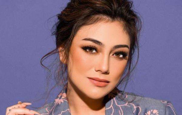 6 Artis Cantik yang Mempunyai Mata yang Indah, Ada yang Jadi Wanita
