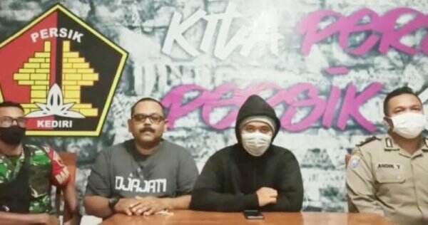 Minta Maaf, Ini Alasan Youtuber `Curi` Rompi Fotografer di Laga Persik vs Arema FC