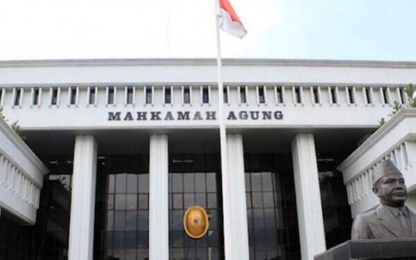 Hakim Agung Sudrajat dan Tiga Pihak Lain Diminta Menyerahkan Diri