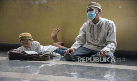 Melatih Anak untuk Ikut Sholat Jumat
