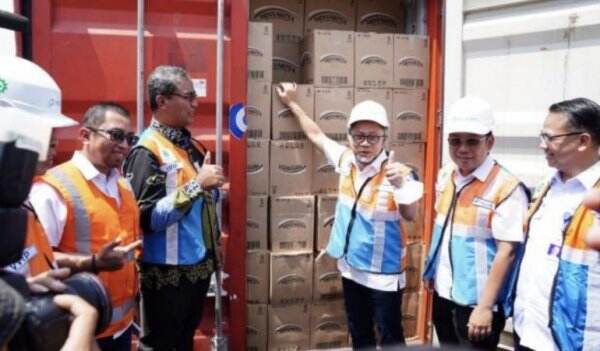 Dongkrak Stok Di Kawasan Timur Indonesia Zulhas Lepas 36 Kontainer Migor Dari Pelabuhan Tanjung Perak