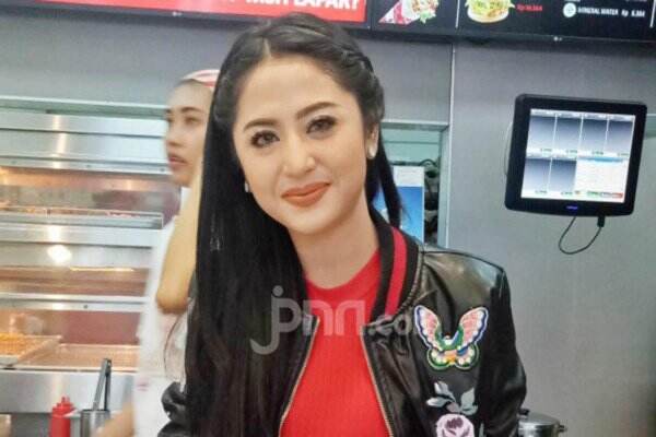 Usai Cerai dengan Angga Wijaya, Dewi Perssik: Lepas dari Beban