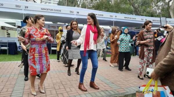 Angklung Dan Poco poco Semarakkan Pameran Pariwisata Di Peru