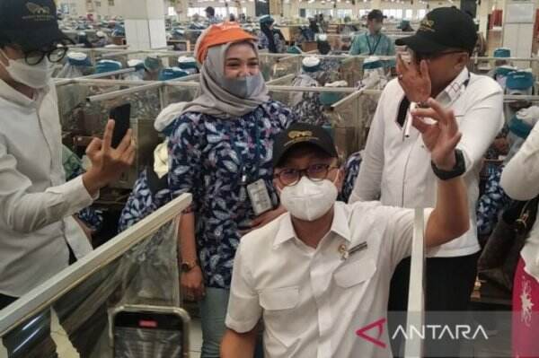 Zulhas Pastikan Kelancaran Pasokan Bahan Baku untuk Industri Rokok