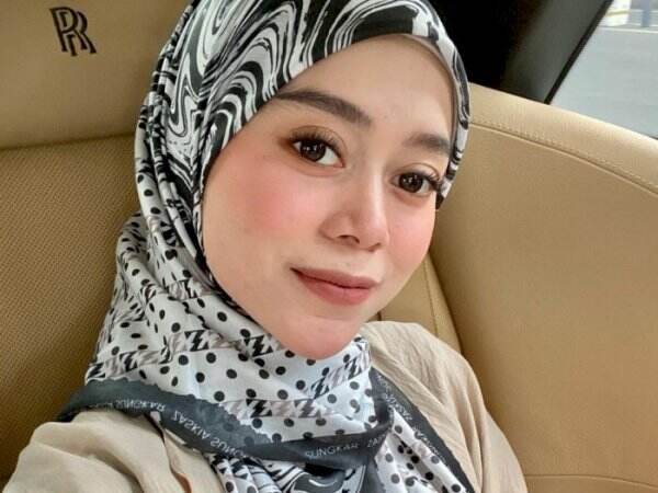 Datang Kondangan Lesti Kejora Tenteng Tas Seharga Mobil Tanpa Rizki Billar