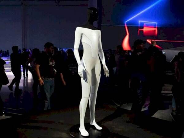 Tesla Perkenalkan Robot Humanoid Bernama Optimus, Apa Saja Kelebihannya?