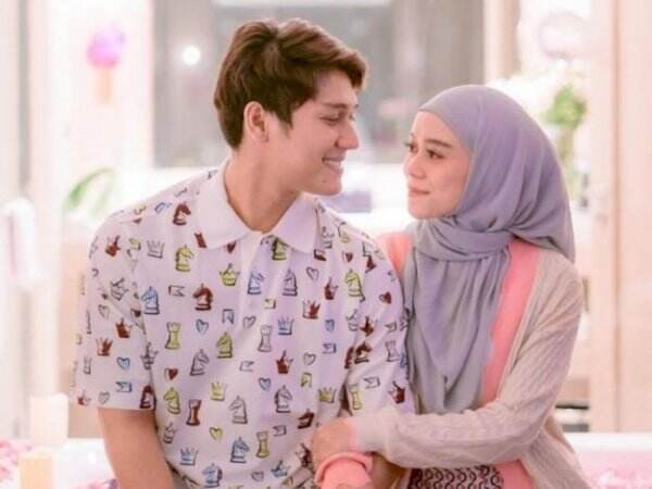 Gaya Lesti dan Rizky Billar di Wedding Anniversary Jadi Sorotan: Ngumbar Kemesraan Sih!
