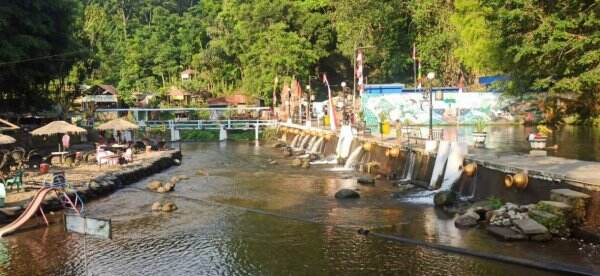 Peduli Lingkungan dan UMKM, BRI Peduli Bersihkan Tepi Kali Senjoyo