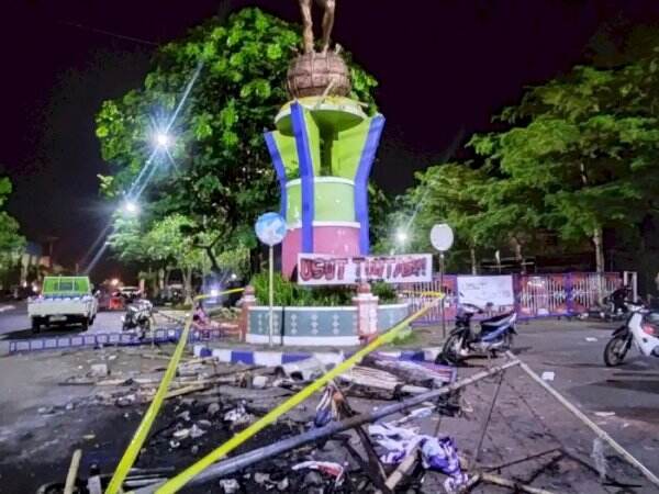 Potret Sisa-sisa Kerusuhan di Stadion Kanjuruhan, Hancur Lebur Penuh Duka