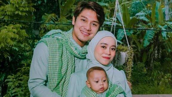 Enteng Banget Tuh Tangan! Aksi Rizky Billar `Toyor` Kepala Lesti Kejora di Hari Belikan Kapal Pesiar Tuai Cibiran: `Bahaya Banget!`