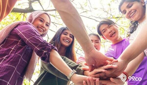 17 Contoh Yel Yel Kelompok yang Menarik, Seru, dan Penuh Semangat. Bisa Buat Berbagai Acara!