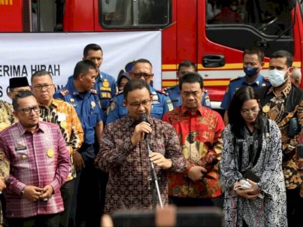 Jelang Lengser, Anies Baswedan Malah Hibahin Mobil Damkar Bekas ke 14 Daerah Lain