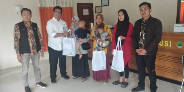 Sari Ater, Salurkan Bantuan untuk Anak Stunting Dalam Program BAAS