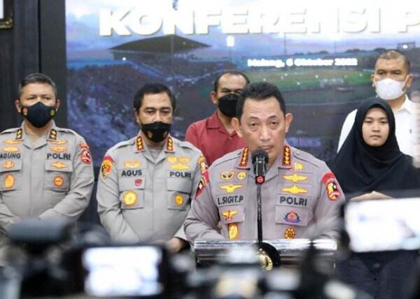 Ini Identitas Polisi yang Beri Perintah Penembakan Gas Air Mata