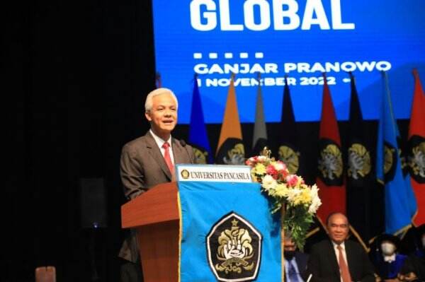 Ganjar Ajak Wisudawan Universitas Pancasila Siap Hadapi Persaingan Global