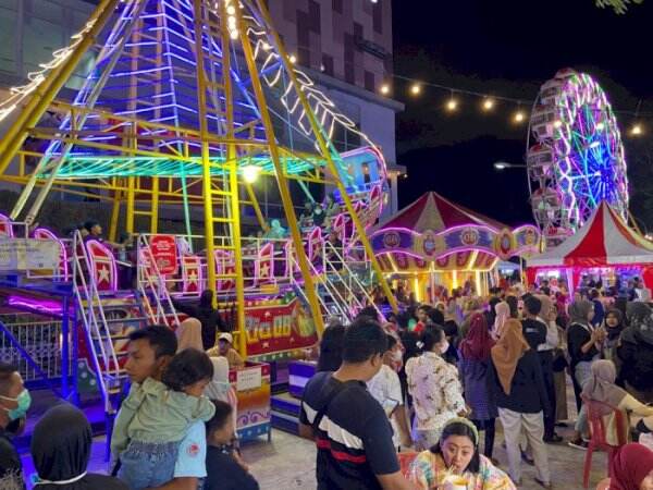 Anti Mainstream, Pasar Malam di Ponorogo Ini Digelar di dalam Mal!