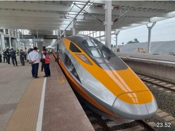 Catatan Djoko Setijowarno Kereta Cepat Membangun Sejarah dan Peradaban