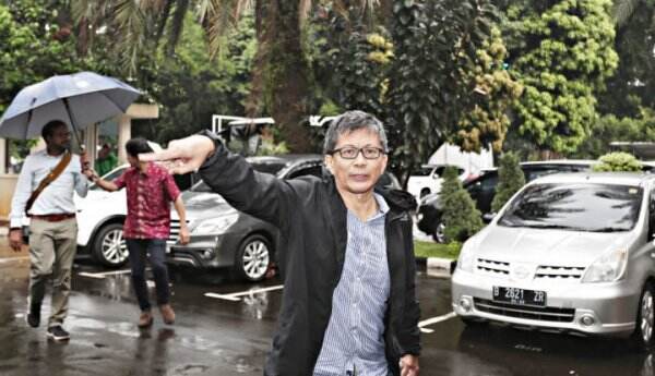 Keras! Gegara Anies Baswedan dan Ganjar Pranowo? Rocky Gerung Sebut NasDem dan PDIP Pengecut: Rakyat Dijebak dalam Transaksi…