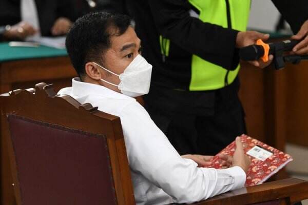 Menangis saat Pledoi, Anak Buah Sambo Tak Percaya Duduk Jadi Terdakwa