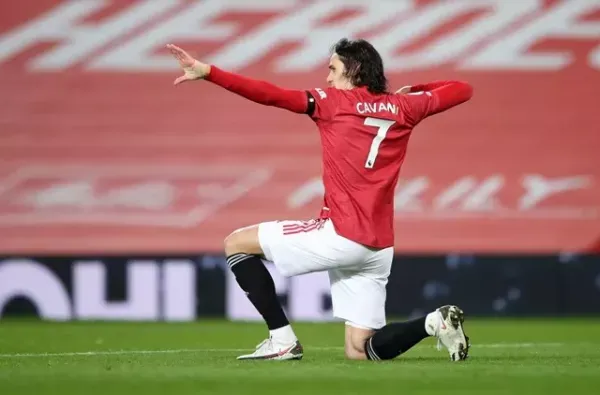 Man United Wajib Pertahankan Edinson Cavani