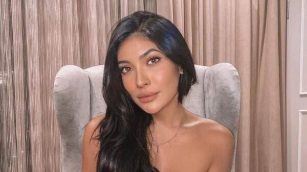 Hadiri Rangkaian Acara Pernikahan Aurel dan Atta, Outfit Sexy Millen Cyrus Disorot Netizen