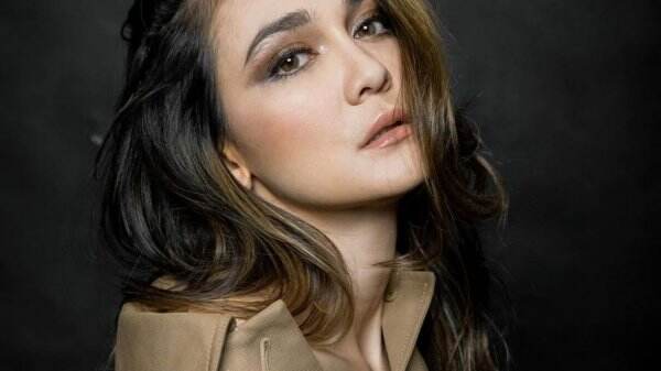 Luna Maya Tampil Sexy Pakai Gaun Handmade, Netizen Sampai Enggak Ngedip!
