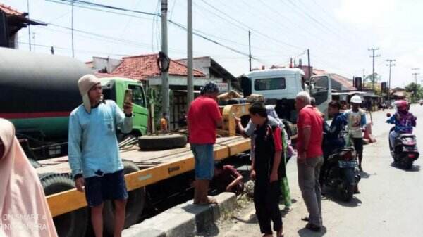 Hadang Truk untuk Tumpangan, Anak Punk Tewas Terjepit Ban Kontainer