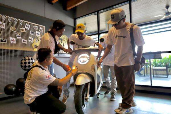 Honda Scoopy Glowing Up Laris Manis, cuma Kalah dari BeAT dan Vario Honda Scoopy Glowing Up Laris Manis, cuma Kalah dari BeAT dan Vario
