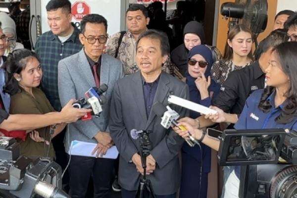 Sidang Praperadilan Jilid IV Ditunda, Roy Suryo: Hikmahnya Bisa Support Dokter Tifa Sidang Praperadilan Jilid IV Ditunda, Roy Suryo: Hikmahnya Bisa Support Dokter Tifa
